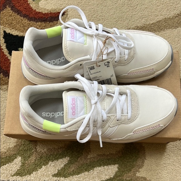 Adidas Women's Retrorun Chalk White Sneaker Running Shoes - Picture 2 of 3